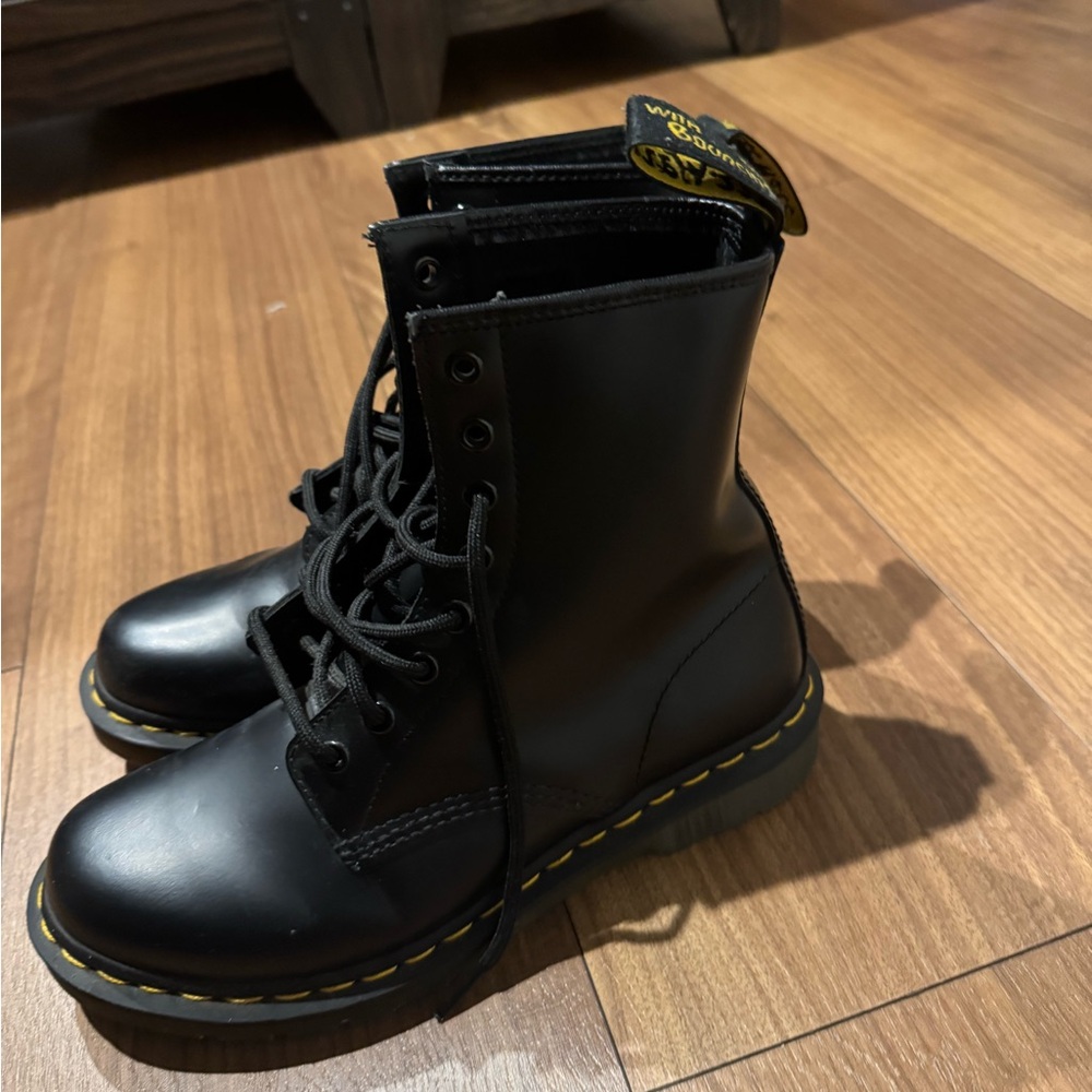 Dr. Martens 1460 women’s lace up black boots